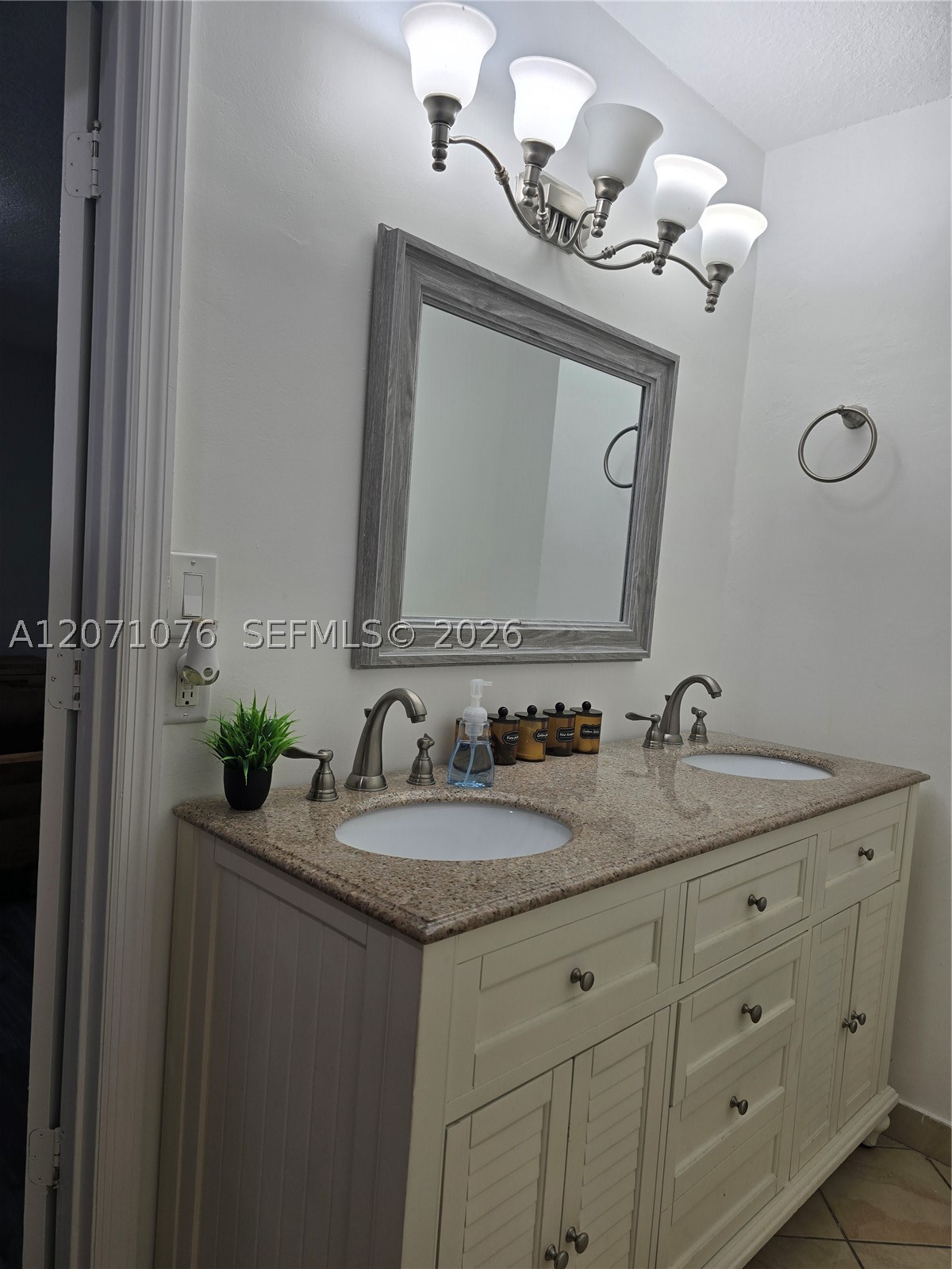 9551 SW 49th St, Miami FL 33165
