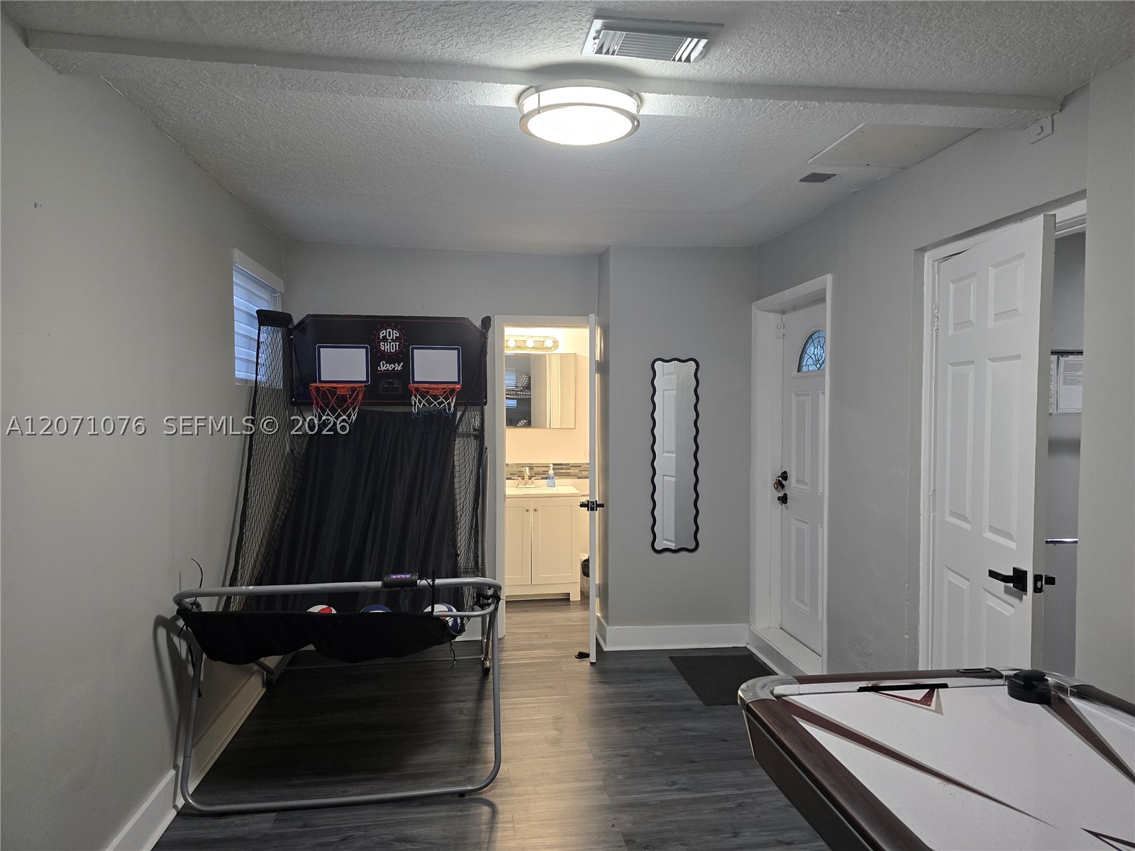 9551 SW 49th St, Miami FL 33165