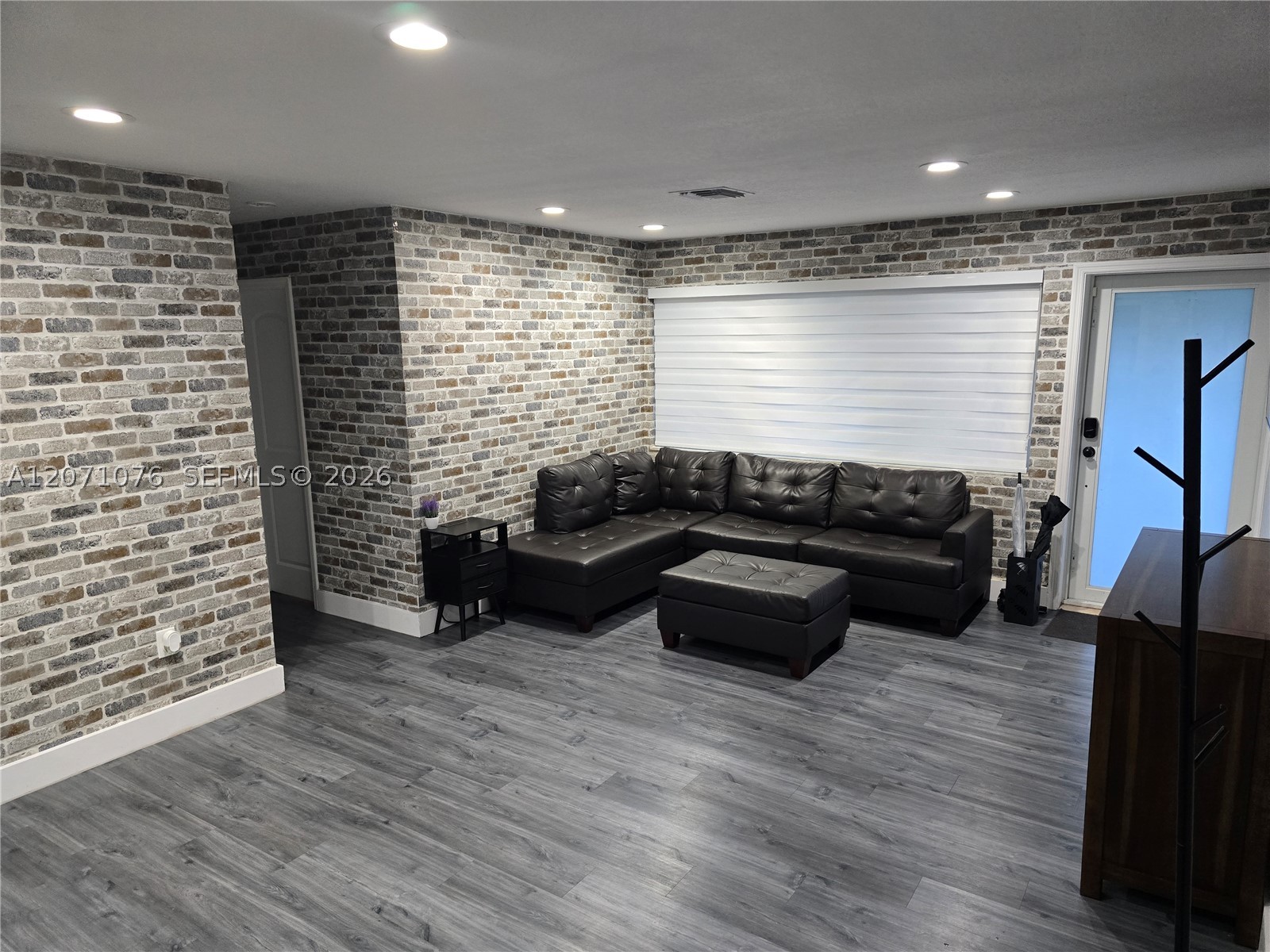 9551 SW 49th St, Miami FL 33165