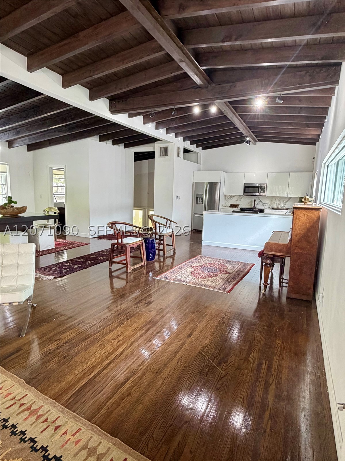 3596 Main Hwy, Miami FL 33133