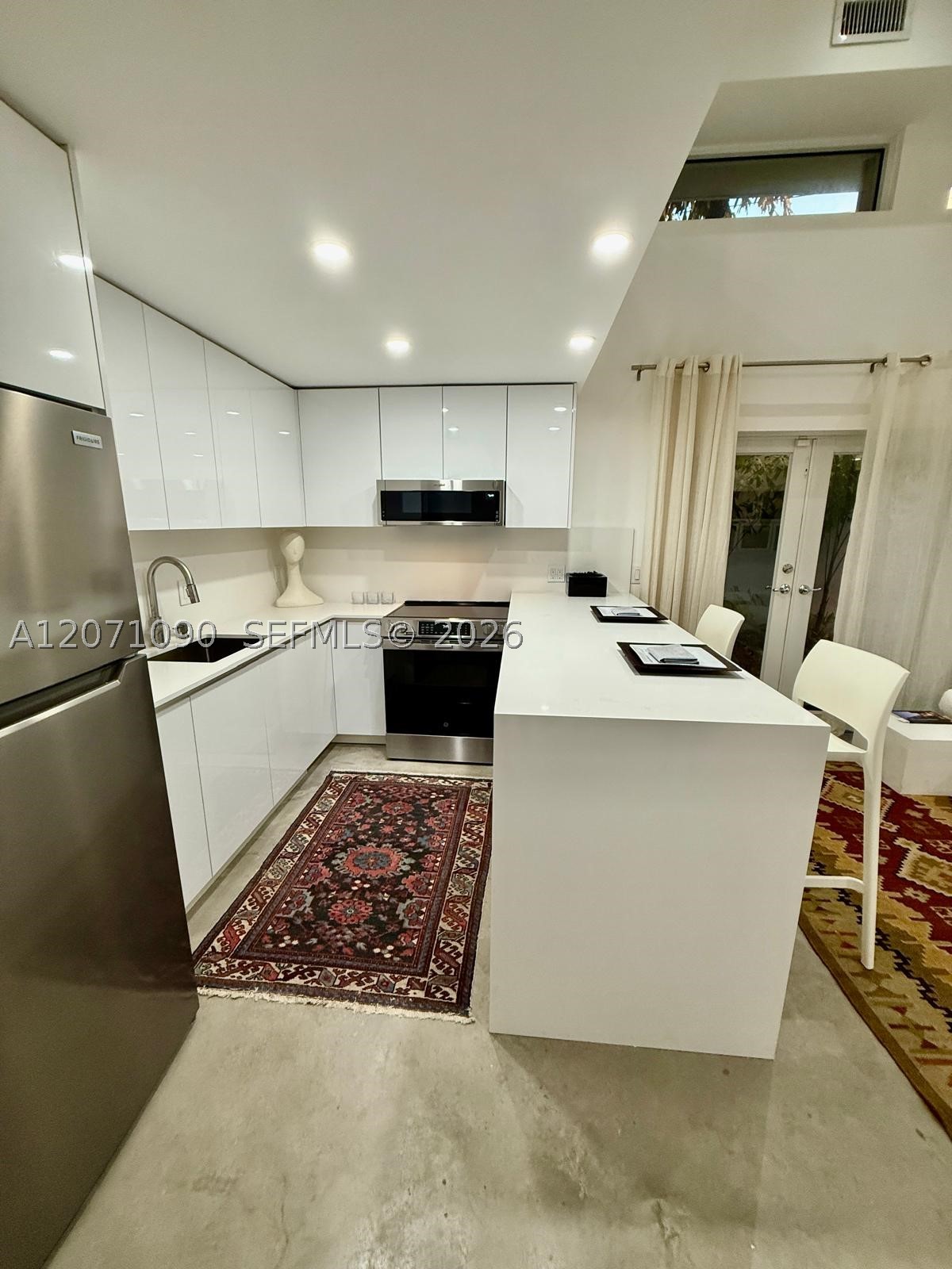 3596 Main Hwy, Miami FL 33133