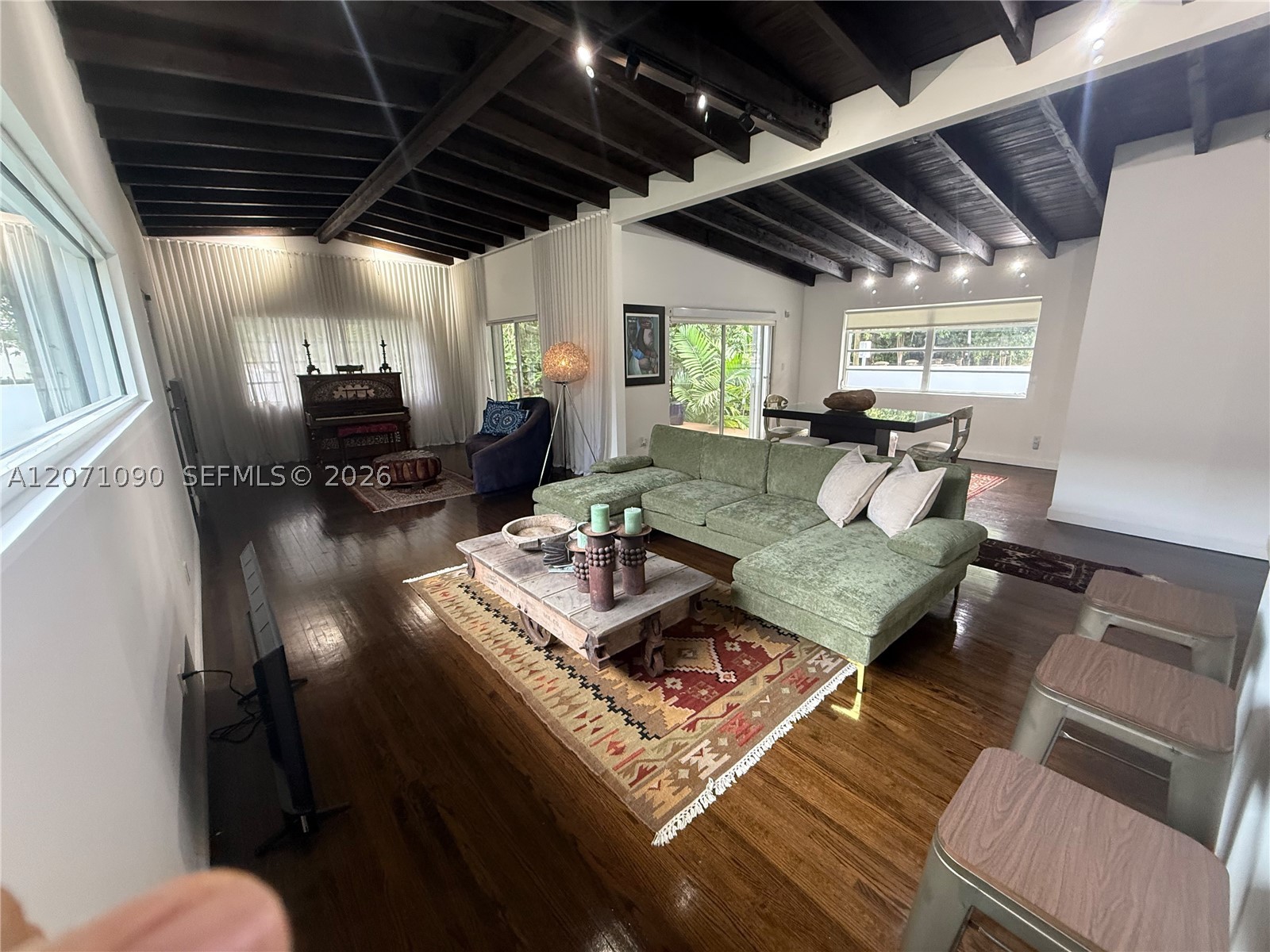 3596 Main Hwy, Miami FL 33133