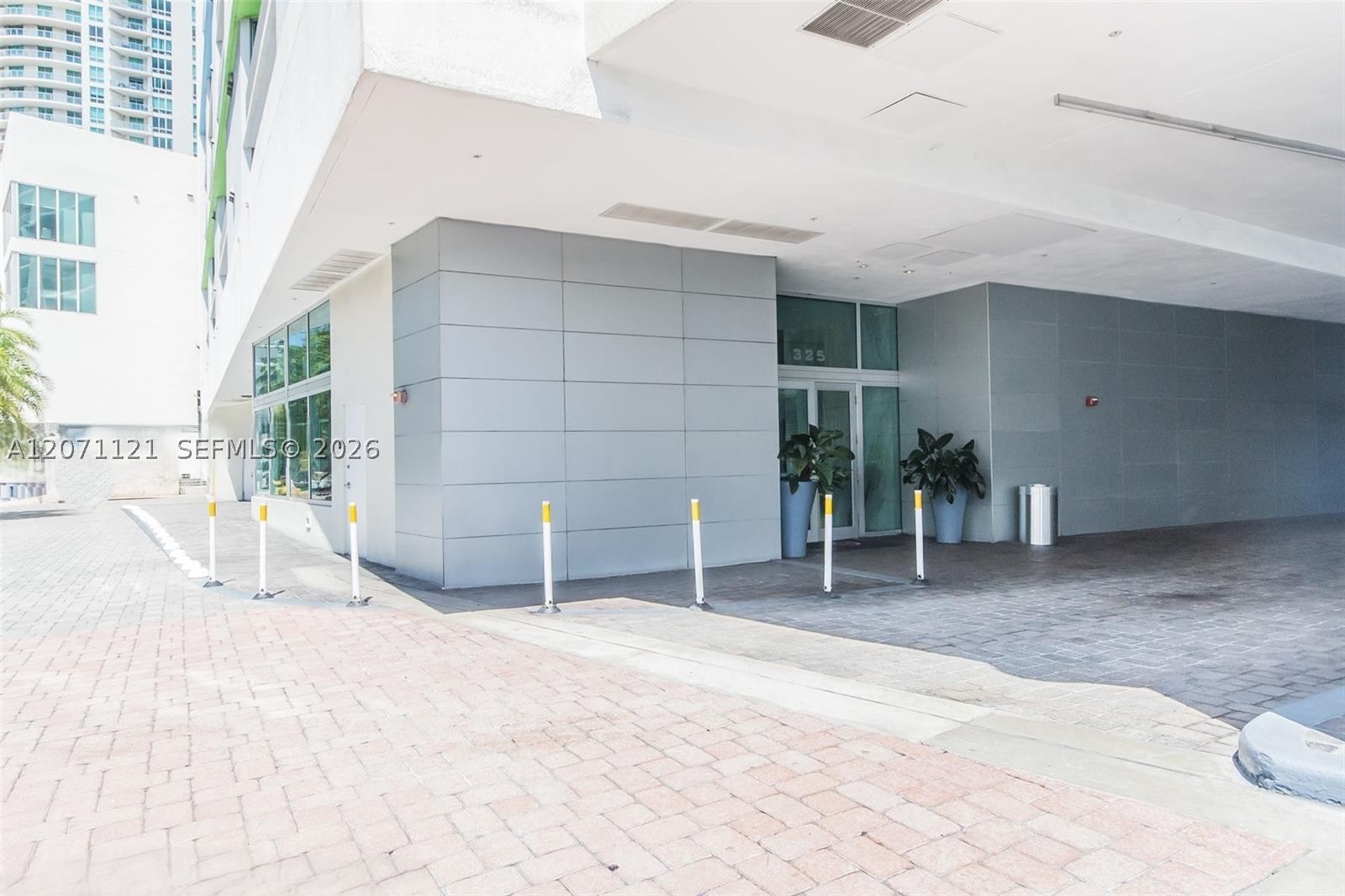 335 S Biscayne Blvd #1500, Miami FL 33131