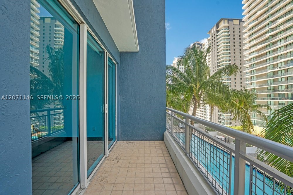 60 SW 13th St #1402, Miami FL 33130