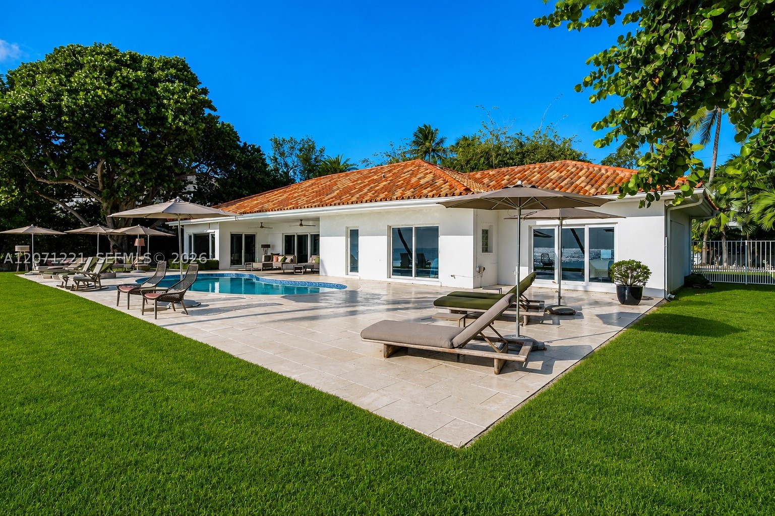 520 S Mashta Dr, Key Biscayne FL 33149