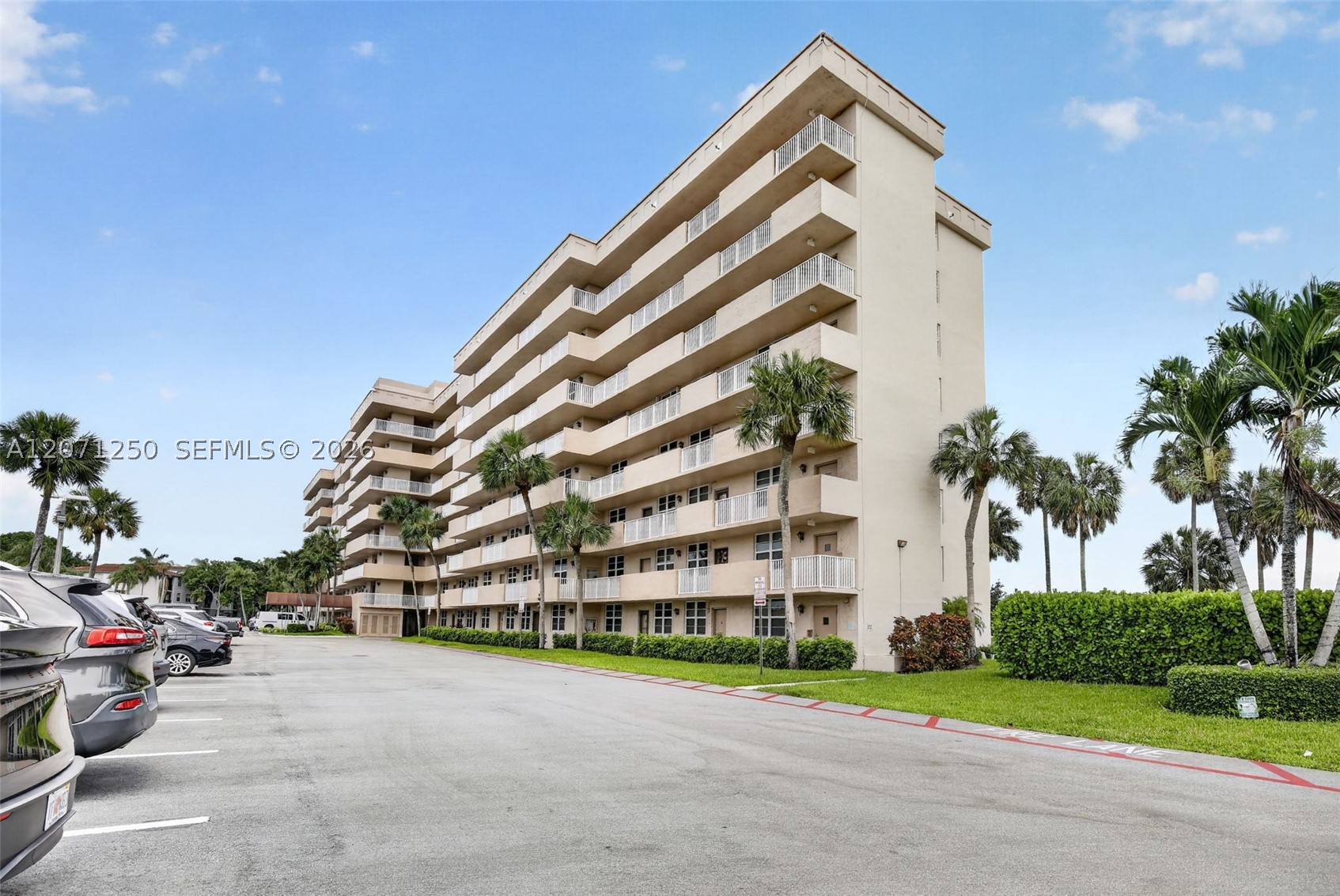 250 Jacaranda Dr #703, Plantation FL 33324
