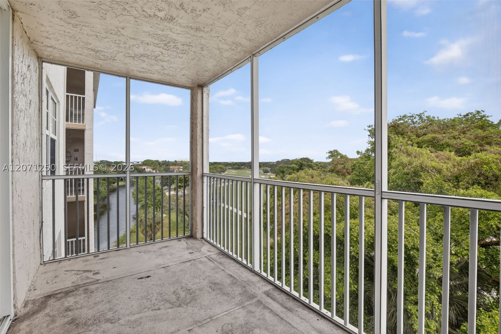 250 Jacaranda Dr #703, Plantation FL 33324
