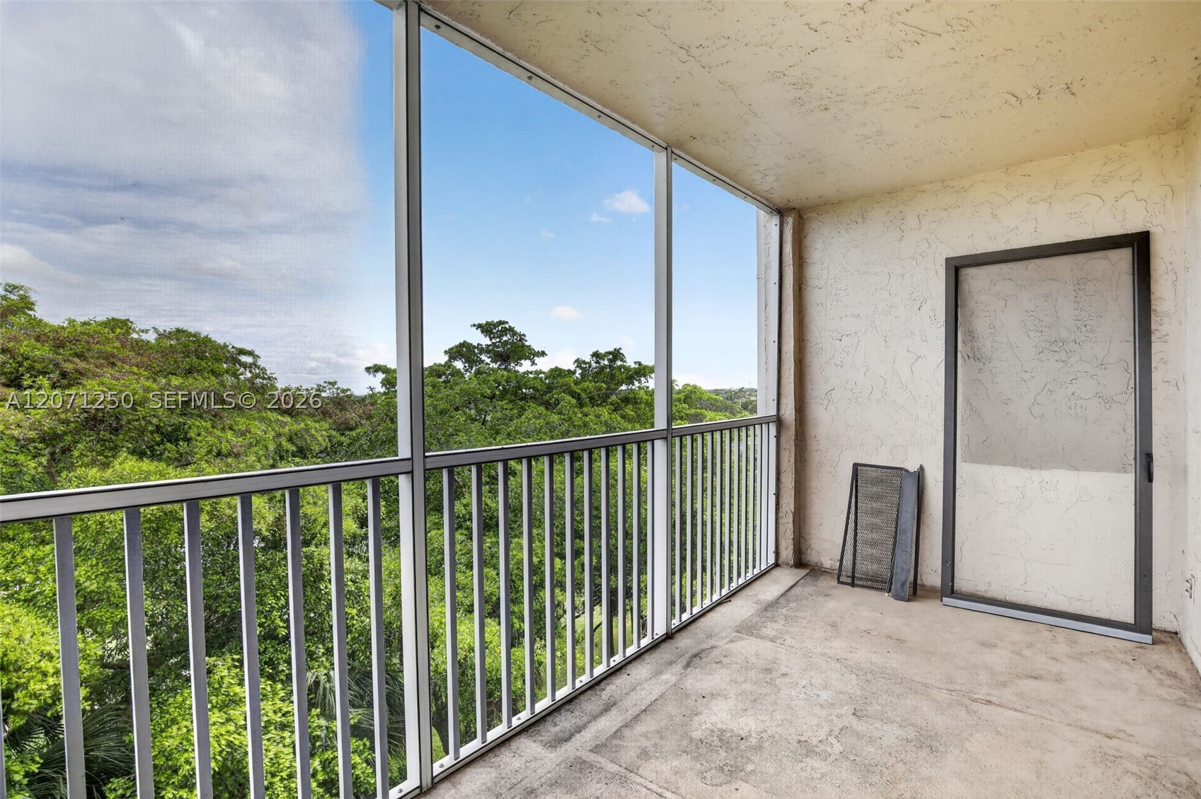 250 Jacaranda Dr #703, Plantation FL 33324