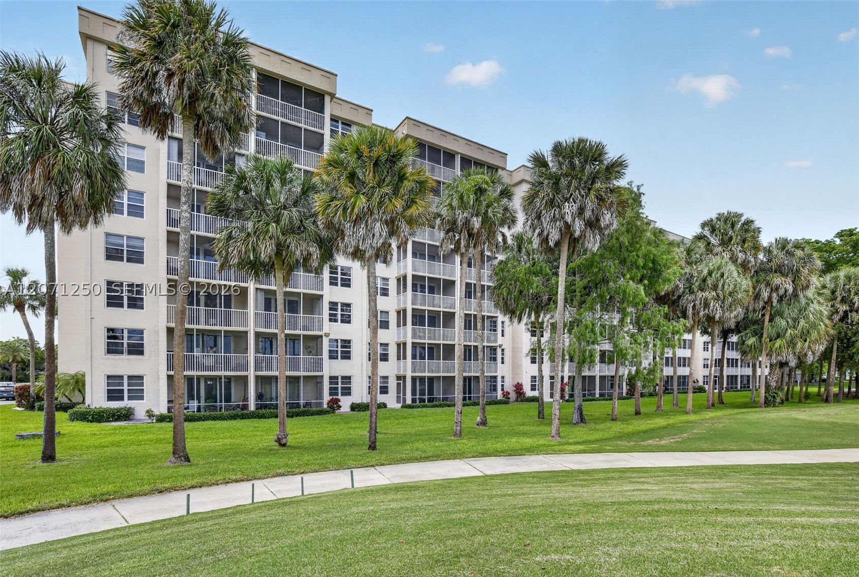 250 Jacaranda Dr #703, Plantation FL 33324