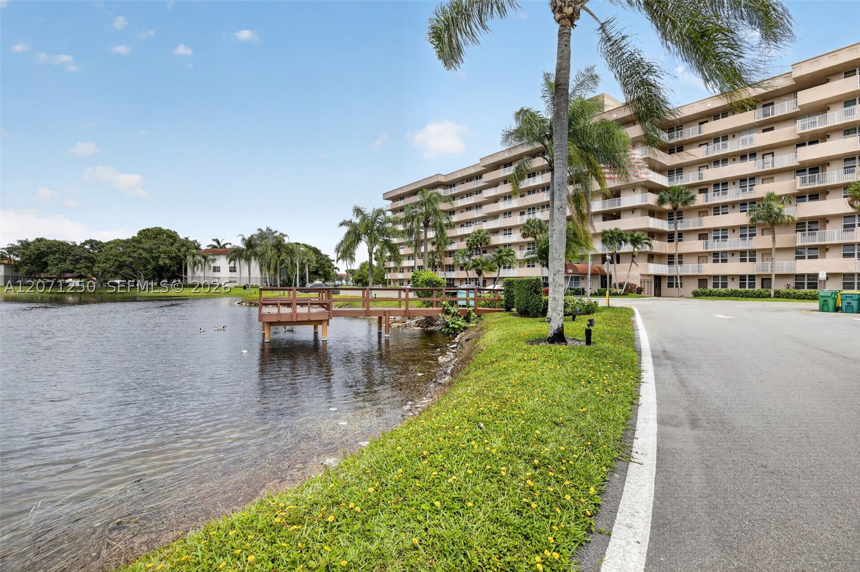 250 Jacaranda Dr #703, Plantation FL 33324