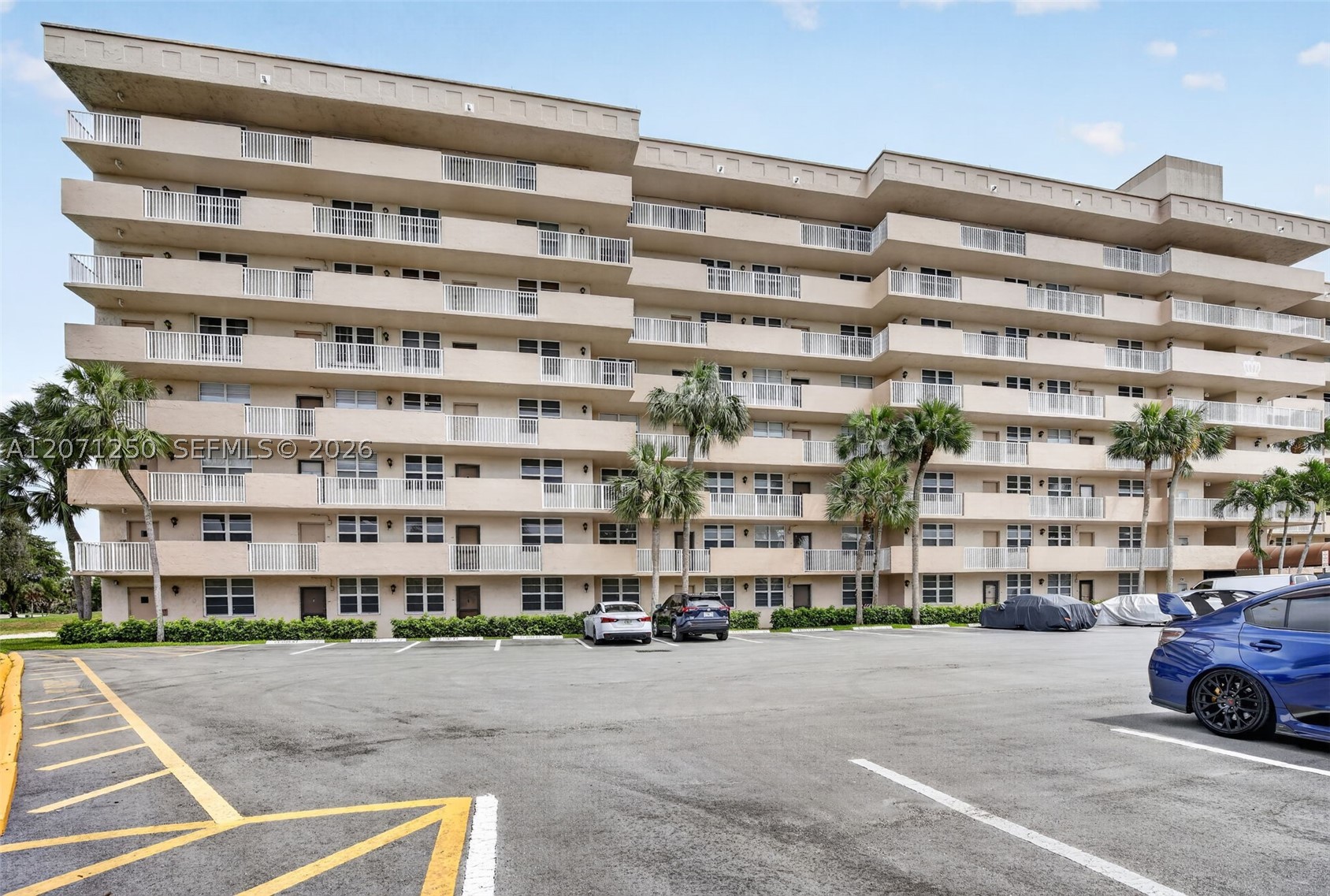 250 Jacaranda Dr #703, Plantation FL 33324