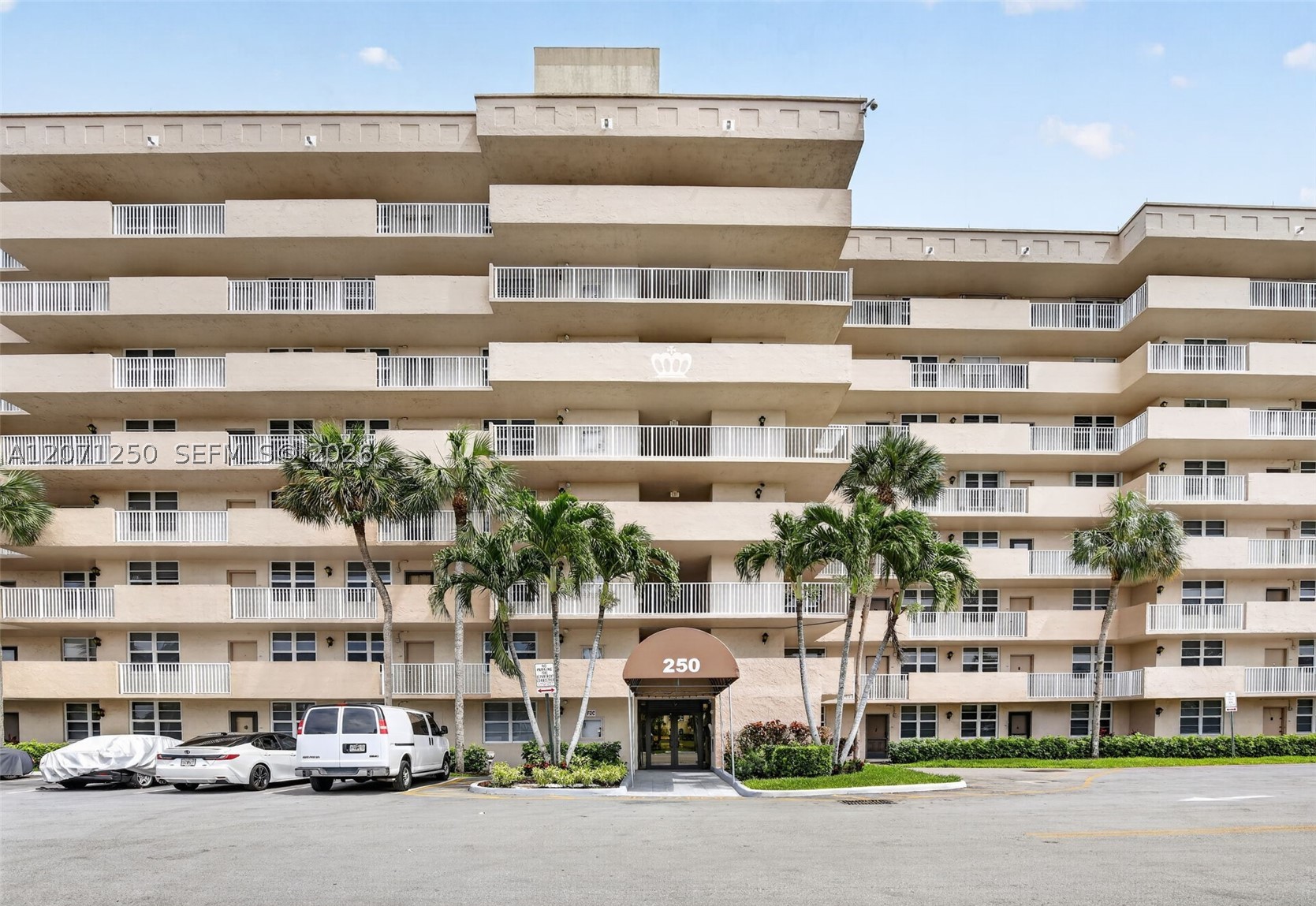 250 Jacaranda Dr #703, Plantation FL 33324