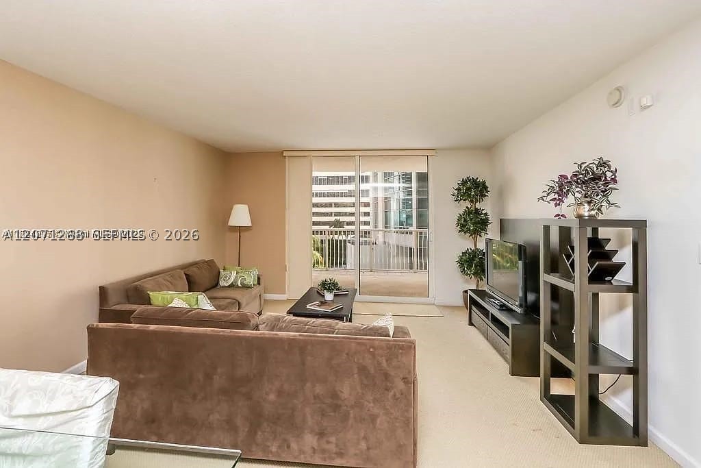 1200 Brickell Bay Dr #1518, Miami FL 33131