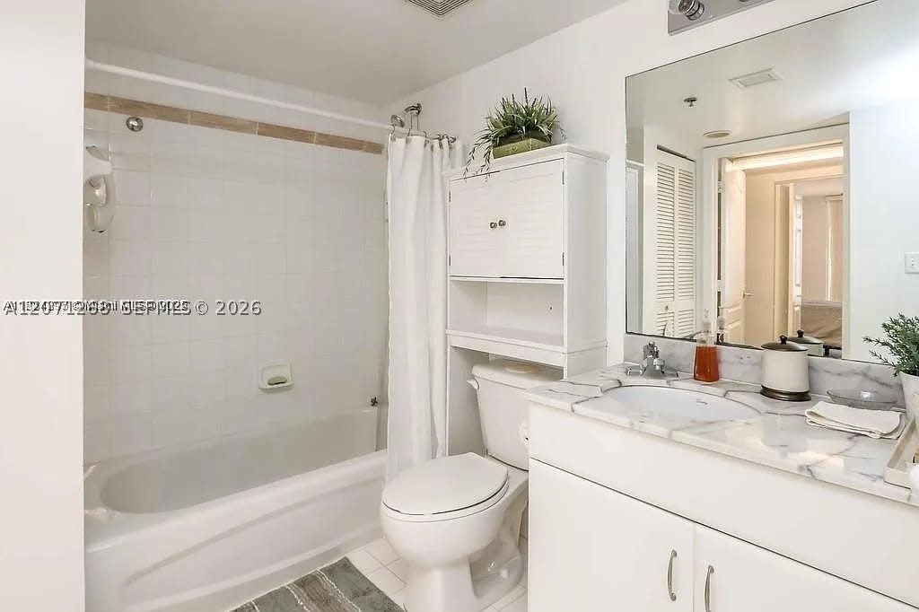 1200 Brickell Bay Dr #1518, Miami FL 33131