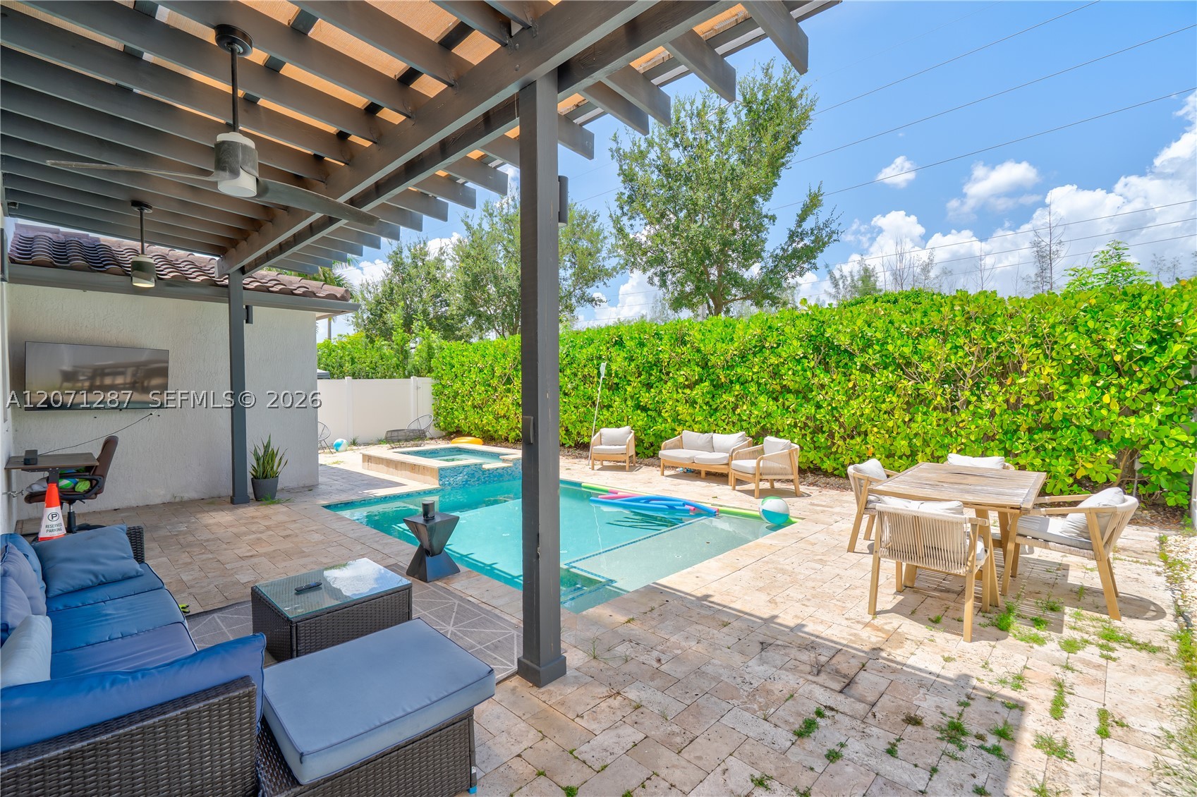 9400 W 35th Ln, Hialeah FL 33018