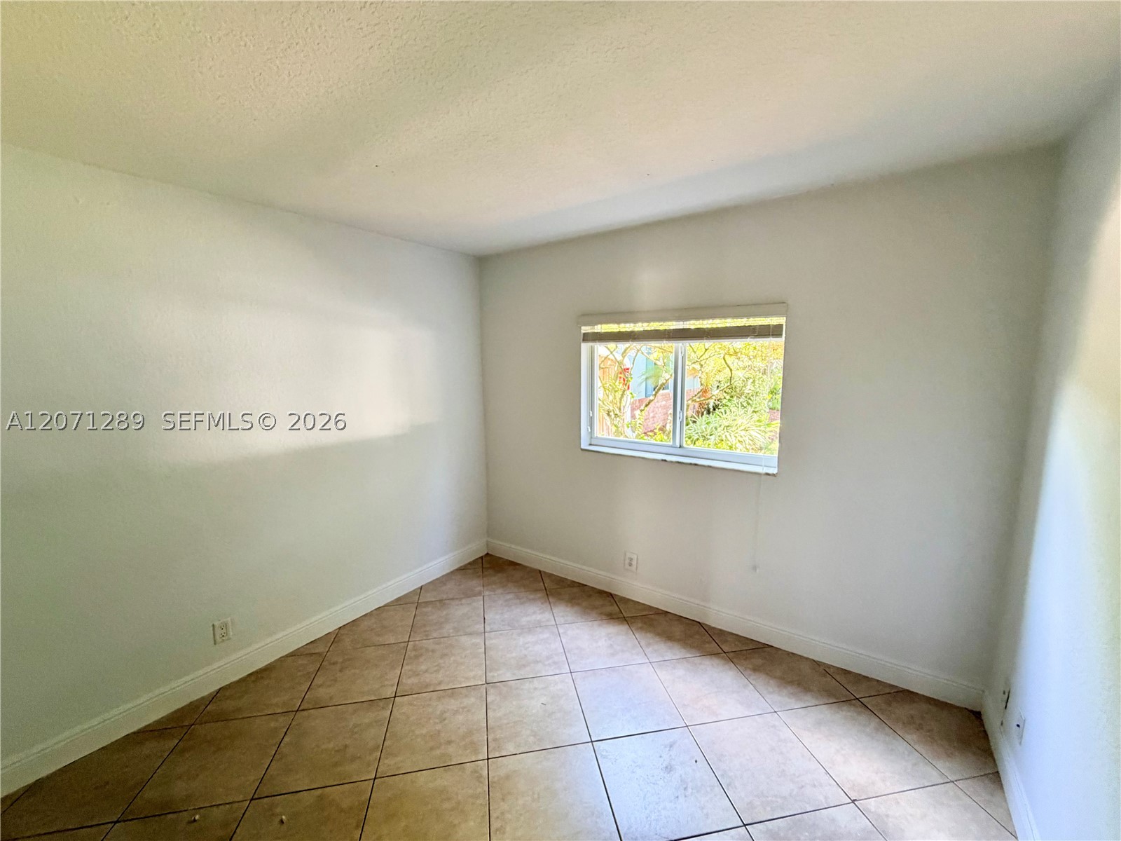 1460 NE 18th St #102, Fort Lauderdale FL 33305