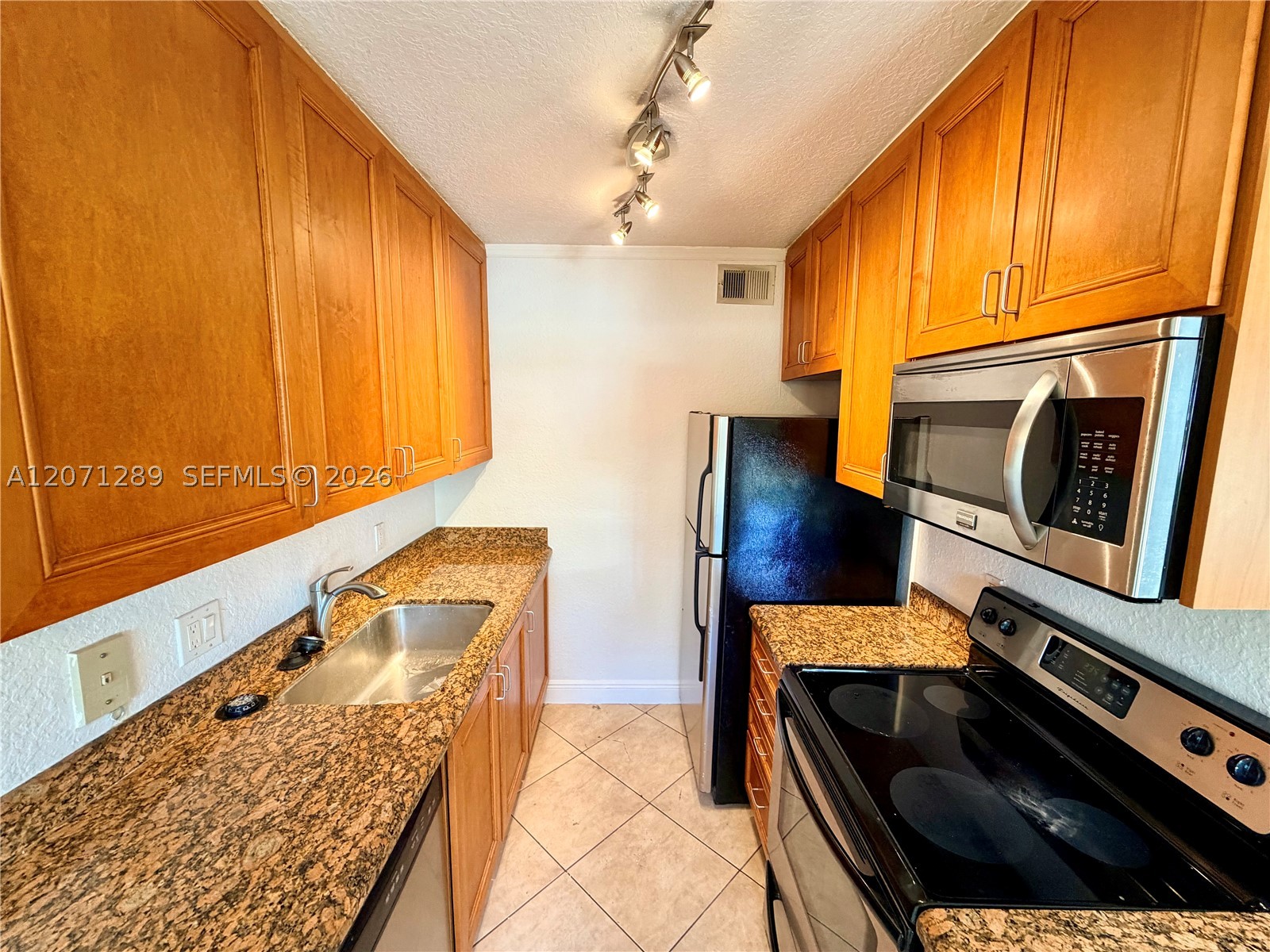1460 NE 18th St #102, Fort Lauderdale FL 33305