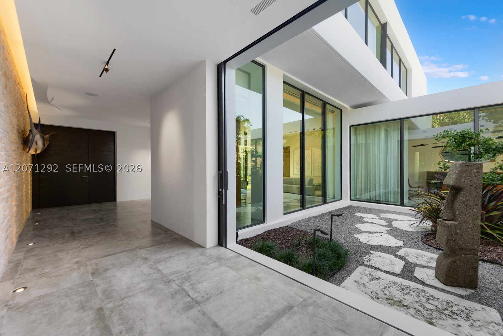 121 Nurmi Dr, Fort Lauderdale FL 33301