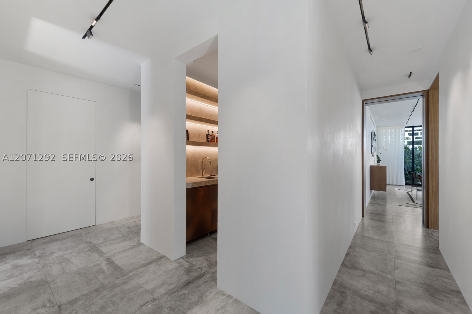 121 Nurmi Dr, Fort Lauderdale FL 33301