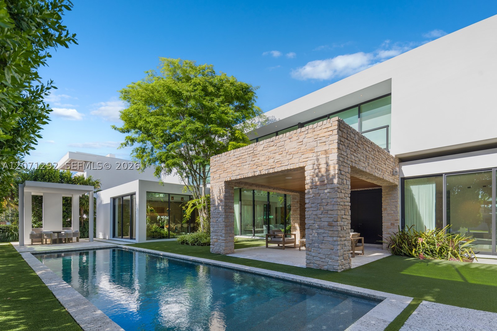 121 Nurmi Dr, Fort Lauderdale FL 33301