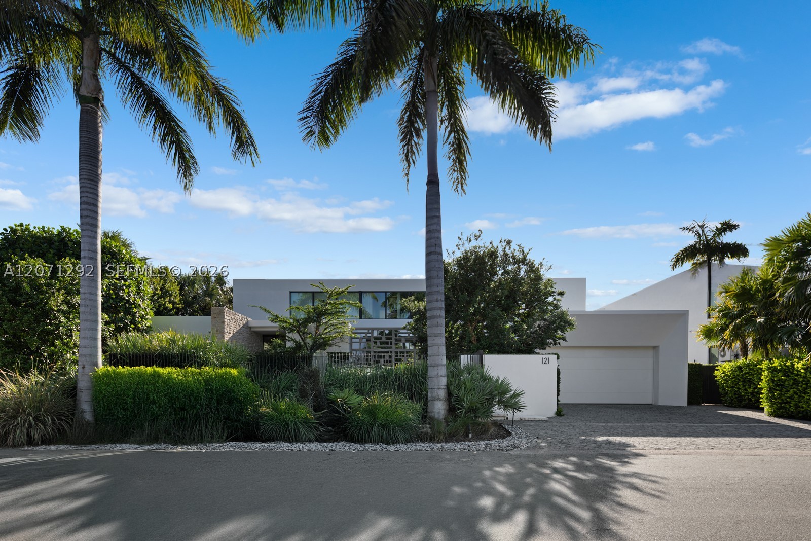 121 Nurmi Dr, Fort Lauderdale FL 33301