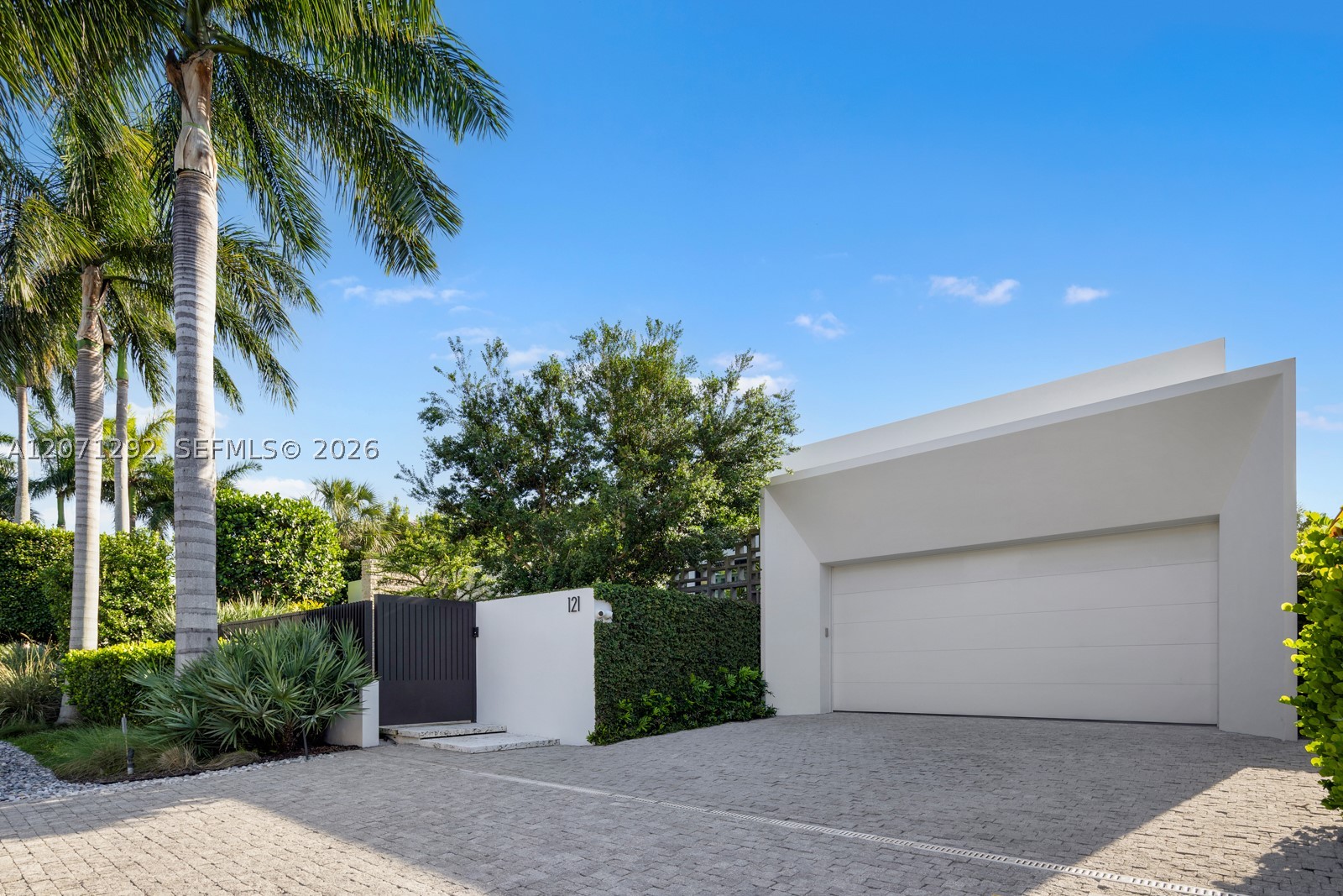 121 Nurmi Dr, Fort Lauderdale FL 33301