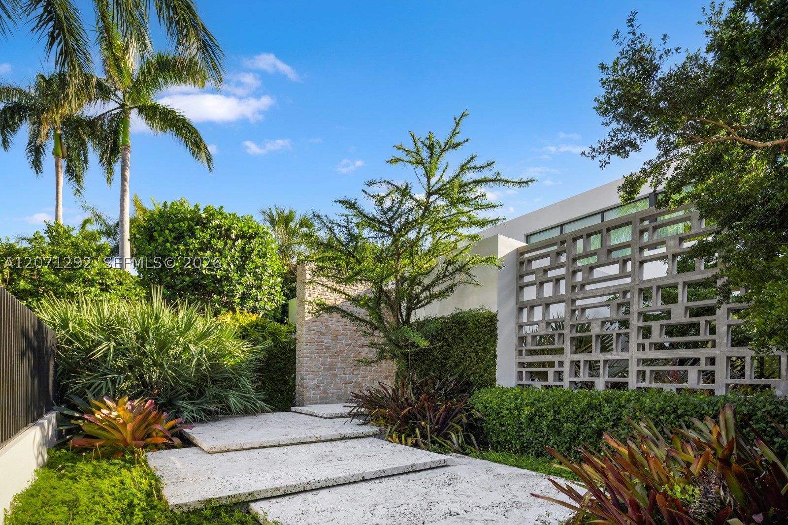 121 Nurmi Dr, Fort Lauderdale FL 33301