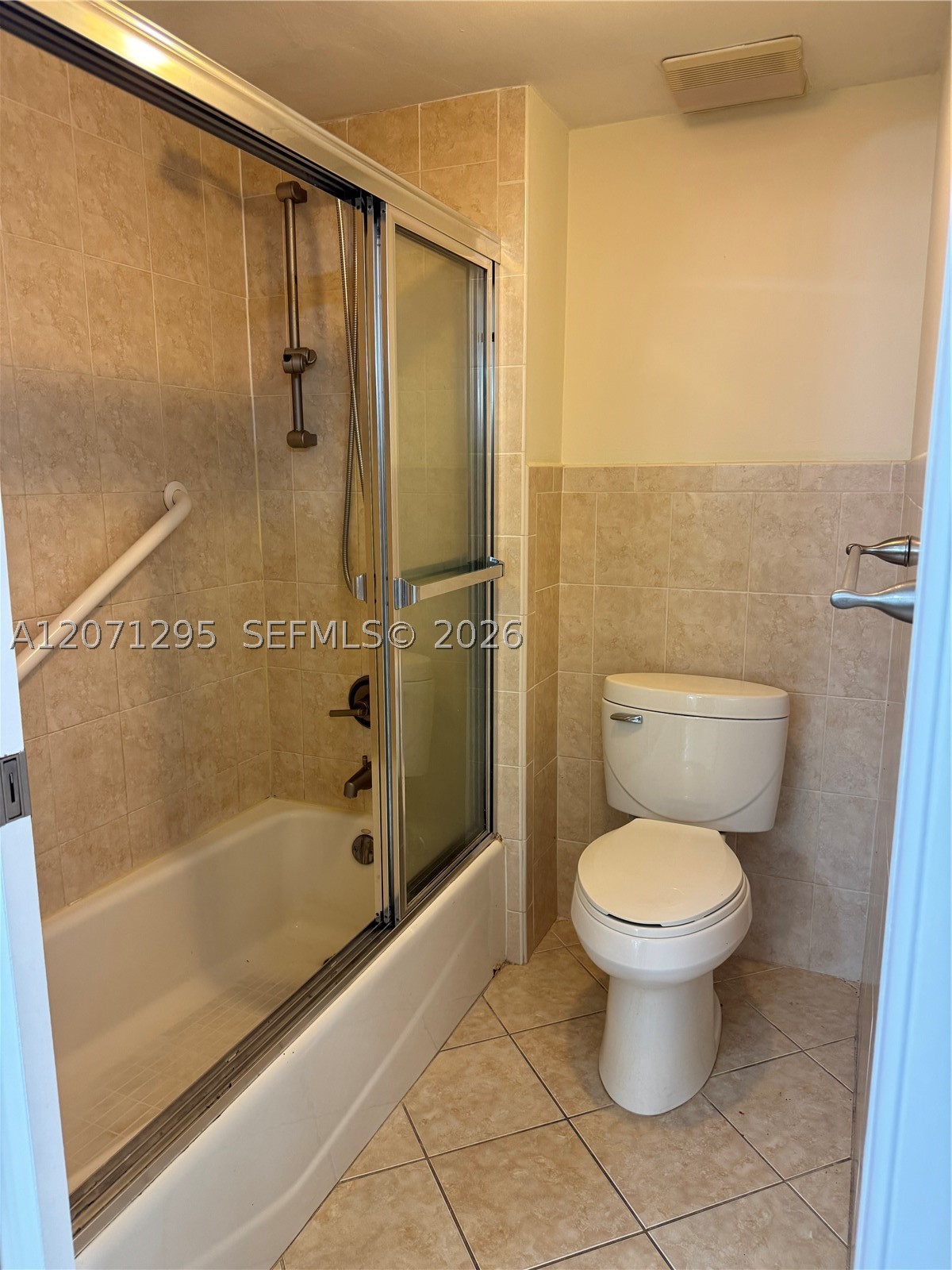 215 Lakeview Dr #105, Weston FL 33326
