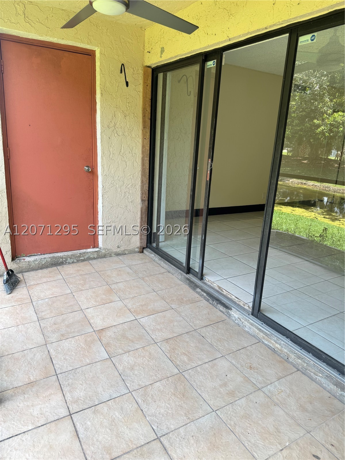 215 Lakeview Dr #105, Weston FL 33326
