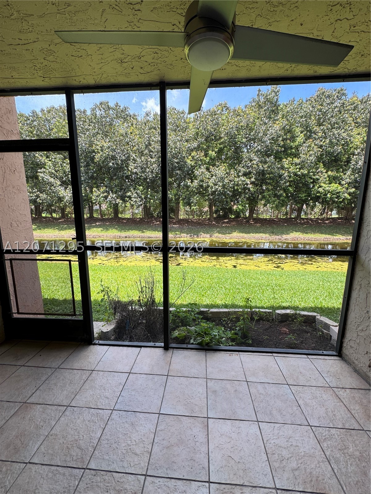 215 Lakeview Dr #105, Weston FL 33326