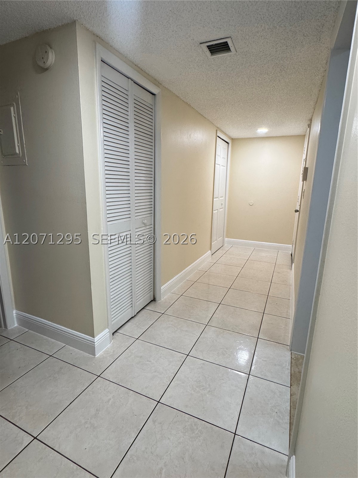 215 Lakeview Dr #105, Weston FL 33326