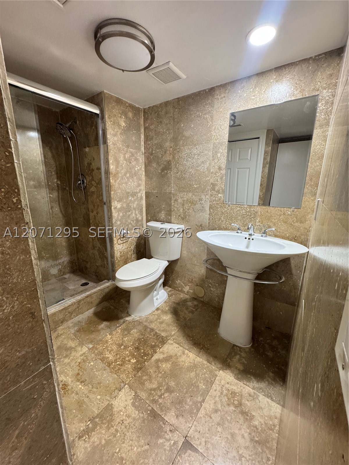 215 Lakeview Dr #105, Weston FL 33326