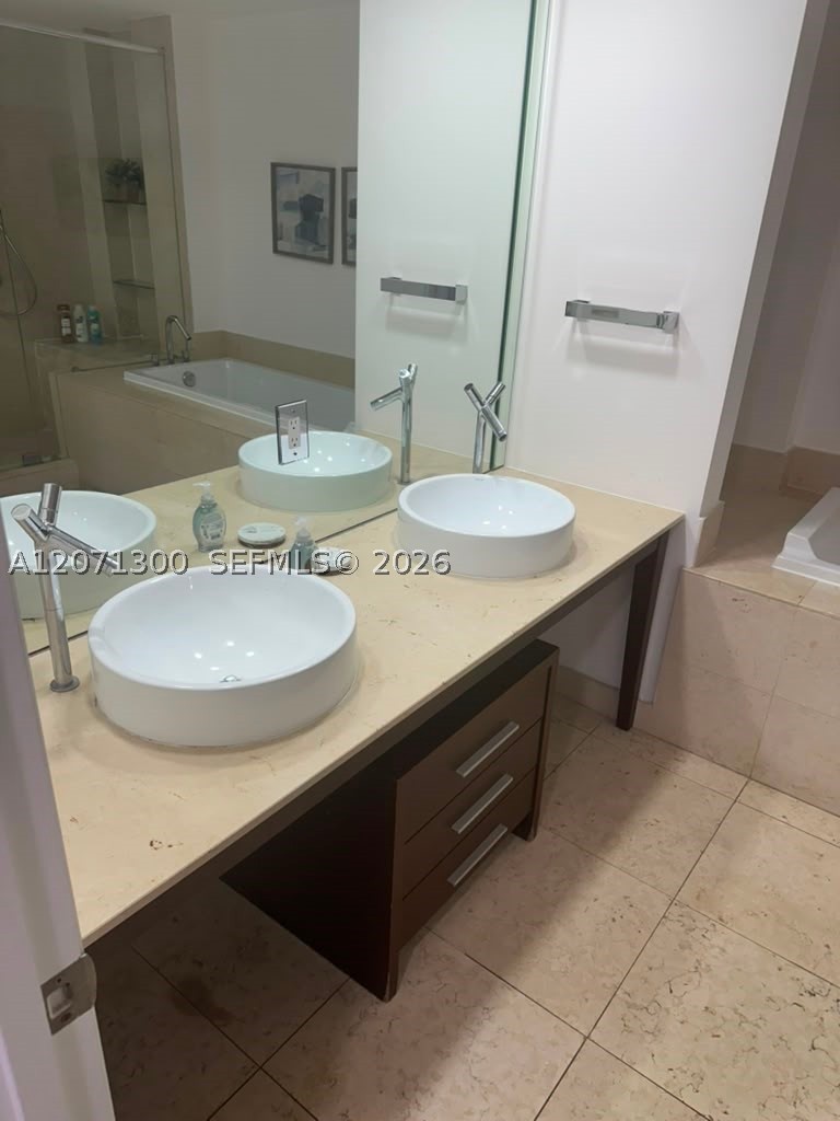 485 Brickell Ave #1908, Miami FL 33131