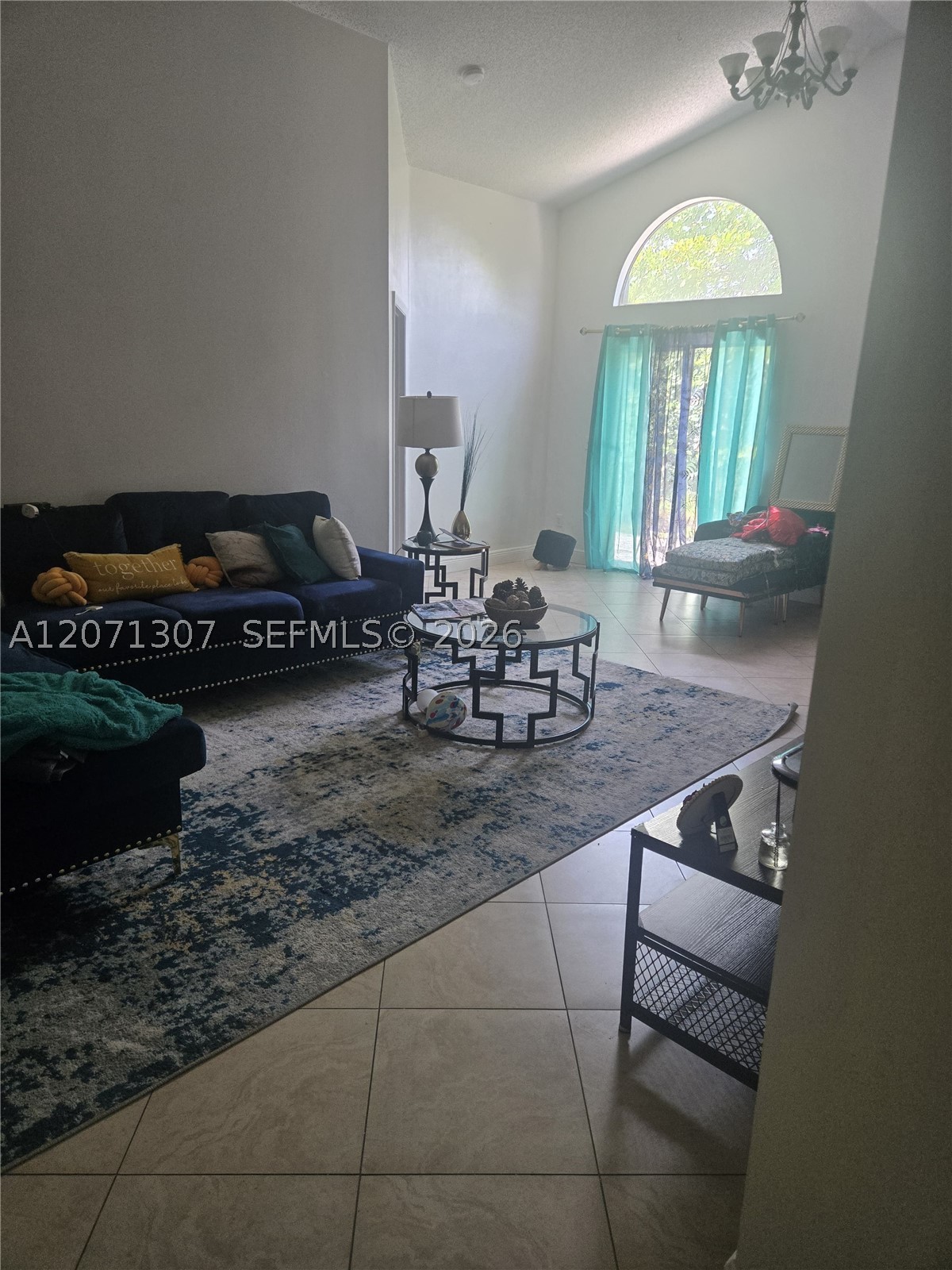 818 E Palm Run Dr, North Lauderdale FL 33068