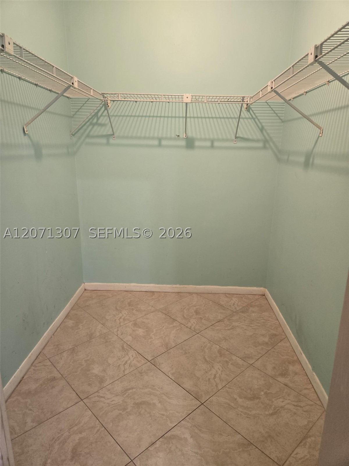 818 E Palm Run Dr, North Lauderdale FL 33068