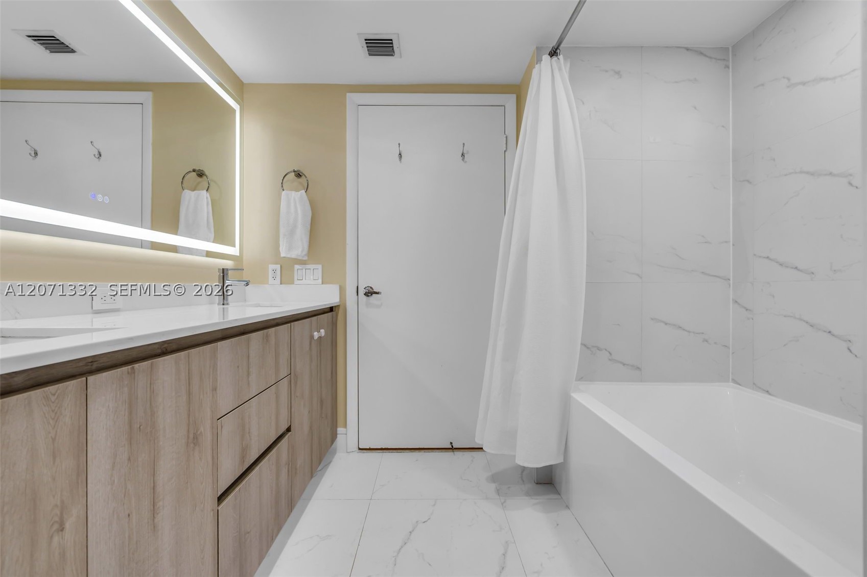 41 SE 5th St #908, Miami FL 33131