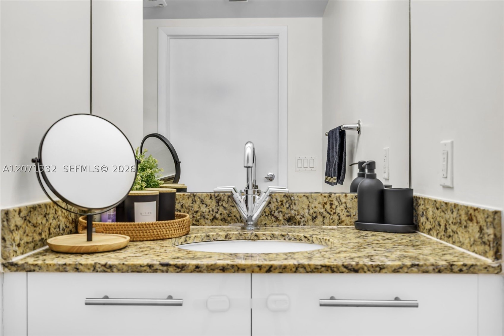 41 SE 5th St #908, Miami FL 33131