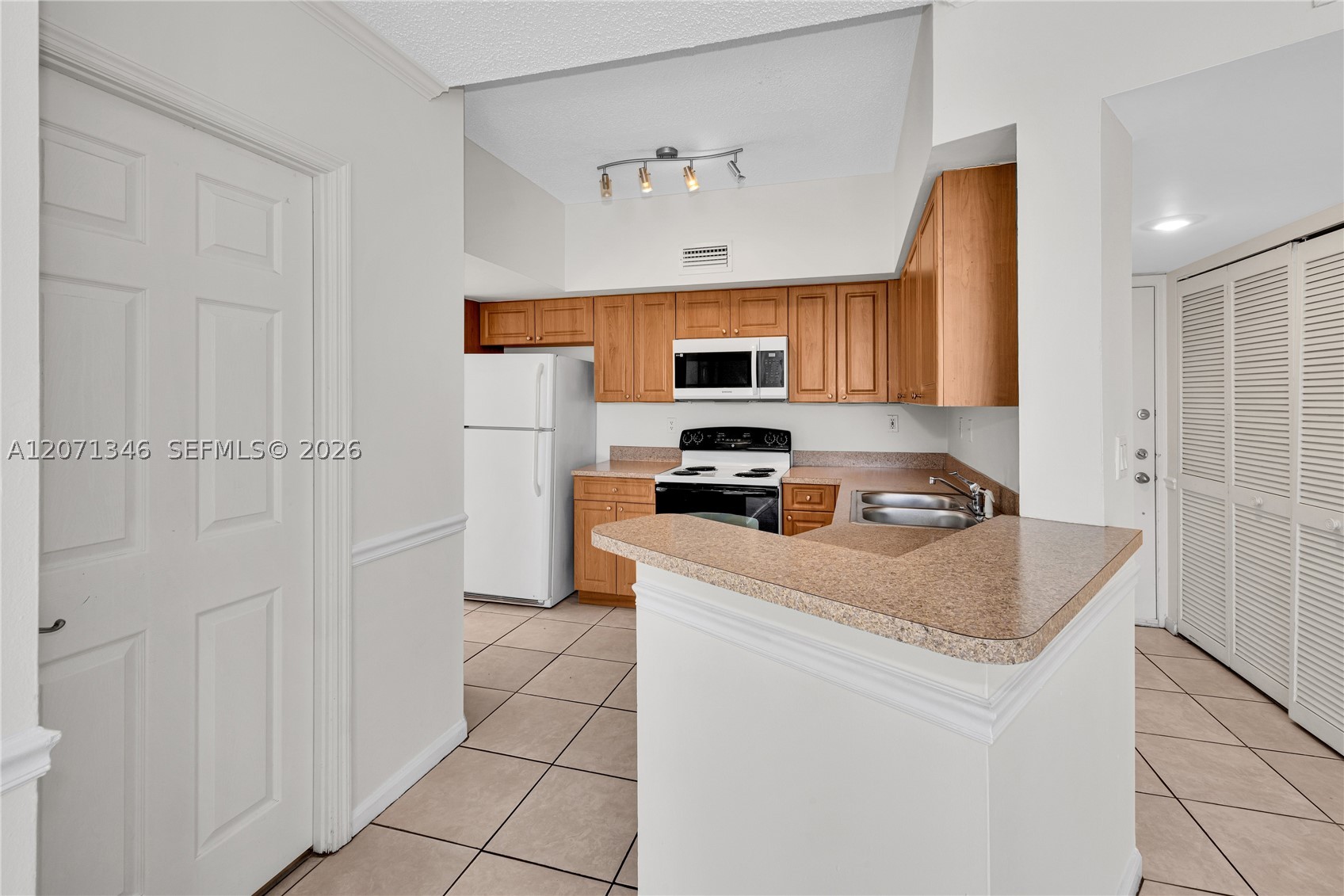 1280 S Alhambra Cir #2413, Coral Gables FL 33146
