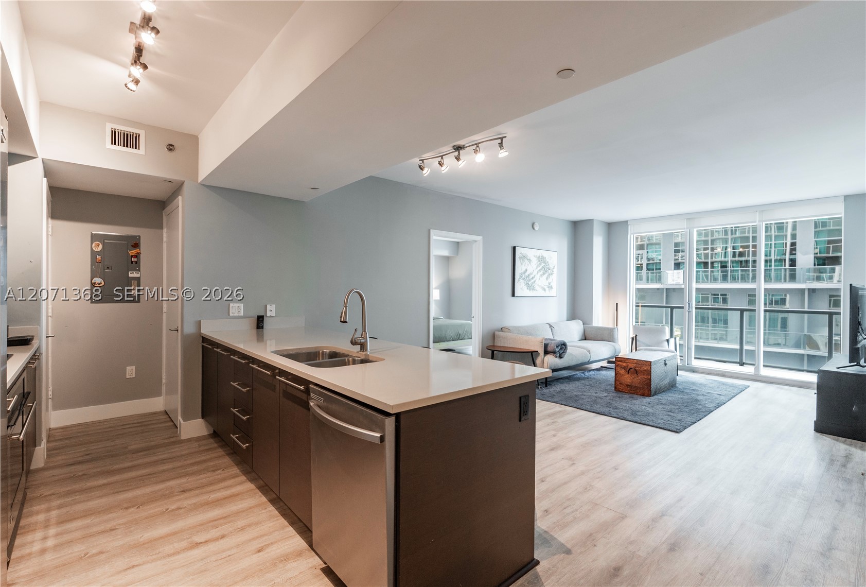 55 SE 6th St #1205, Miami FL 33131