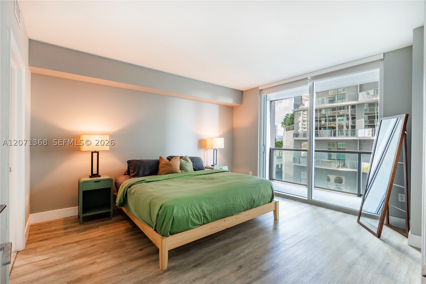 55 SE 6th St #1205, Miami FL 33131