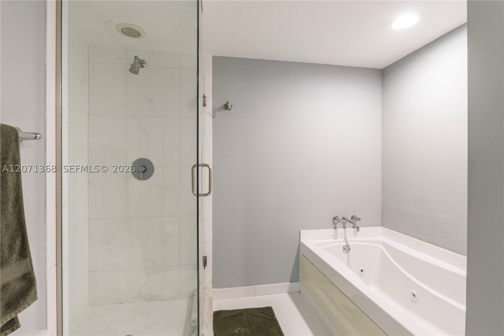 55 SE 6th St #1205, Miami FL 33131