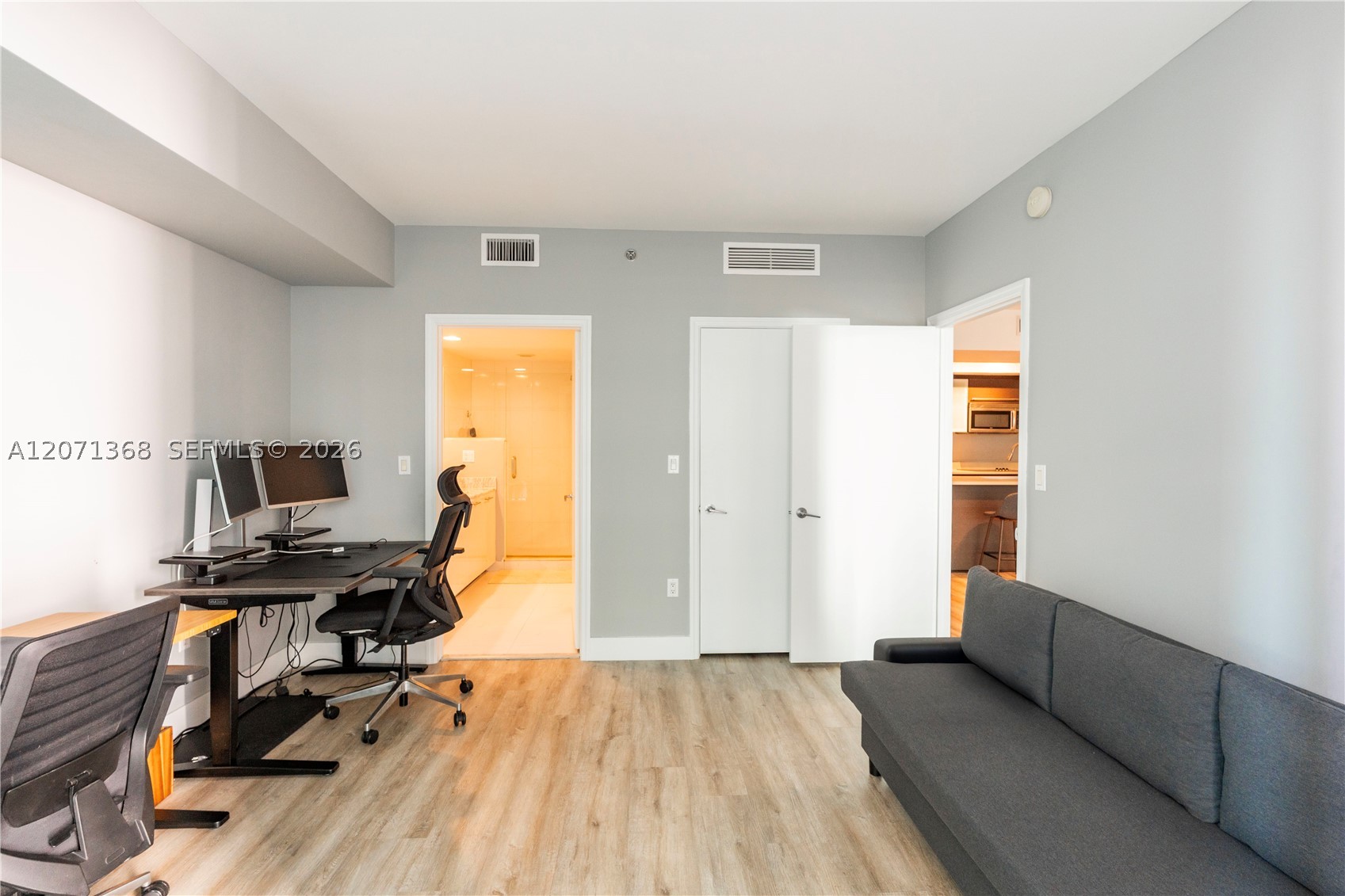 55 SE 6th St #1205, Miami FL 33131