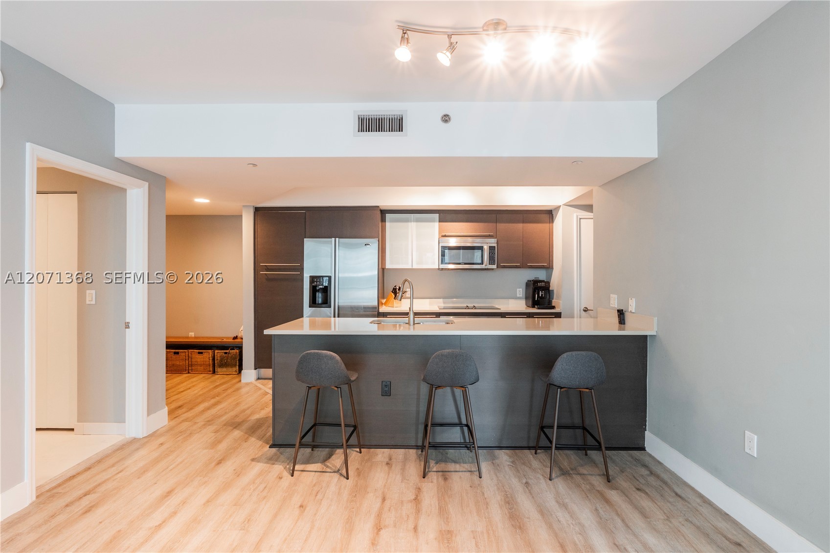 55 SE 6th St #1205, Miami FL 33131