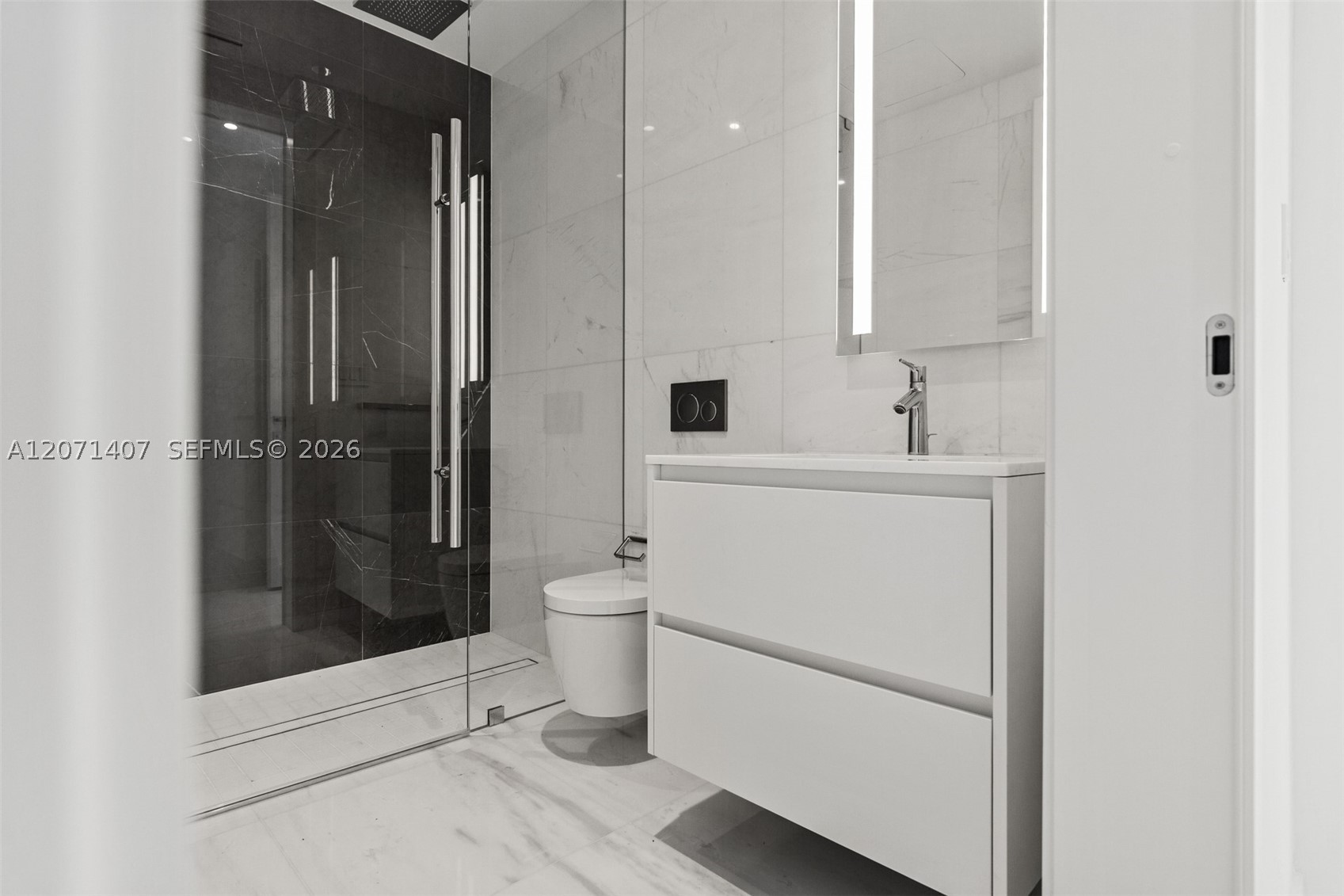 300 Biscayne Boulevard Way #4303C, Miami FL 33131