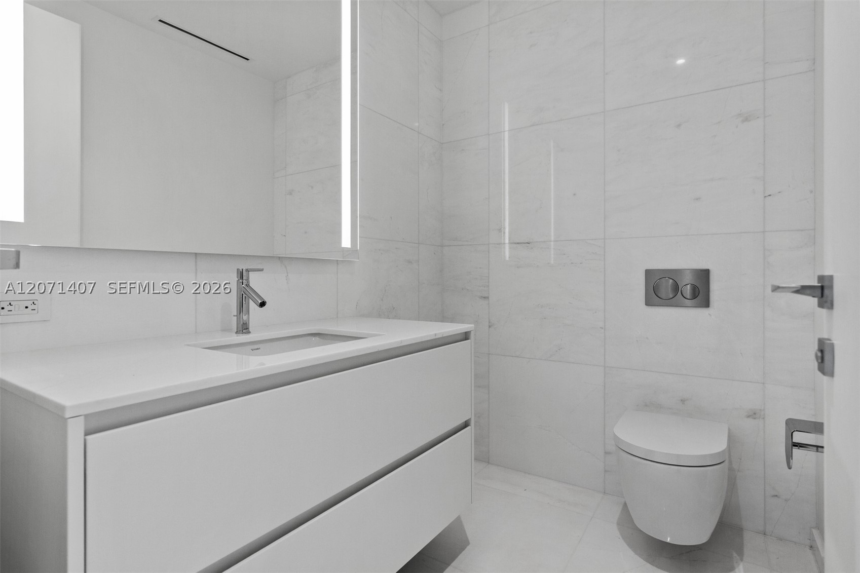 300 Biscayne Boulevard Way #4303C, Miami FL 33131