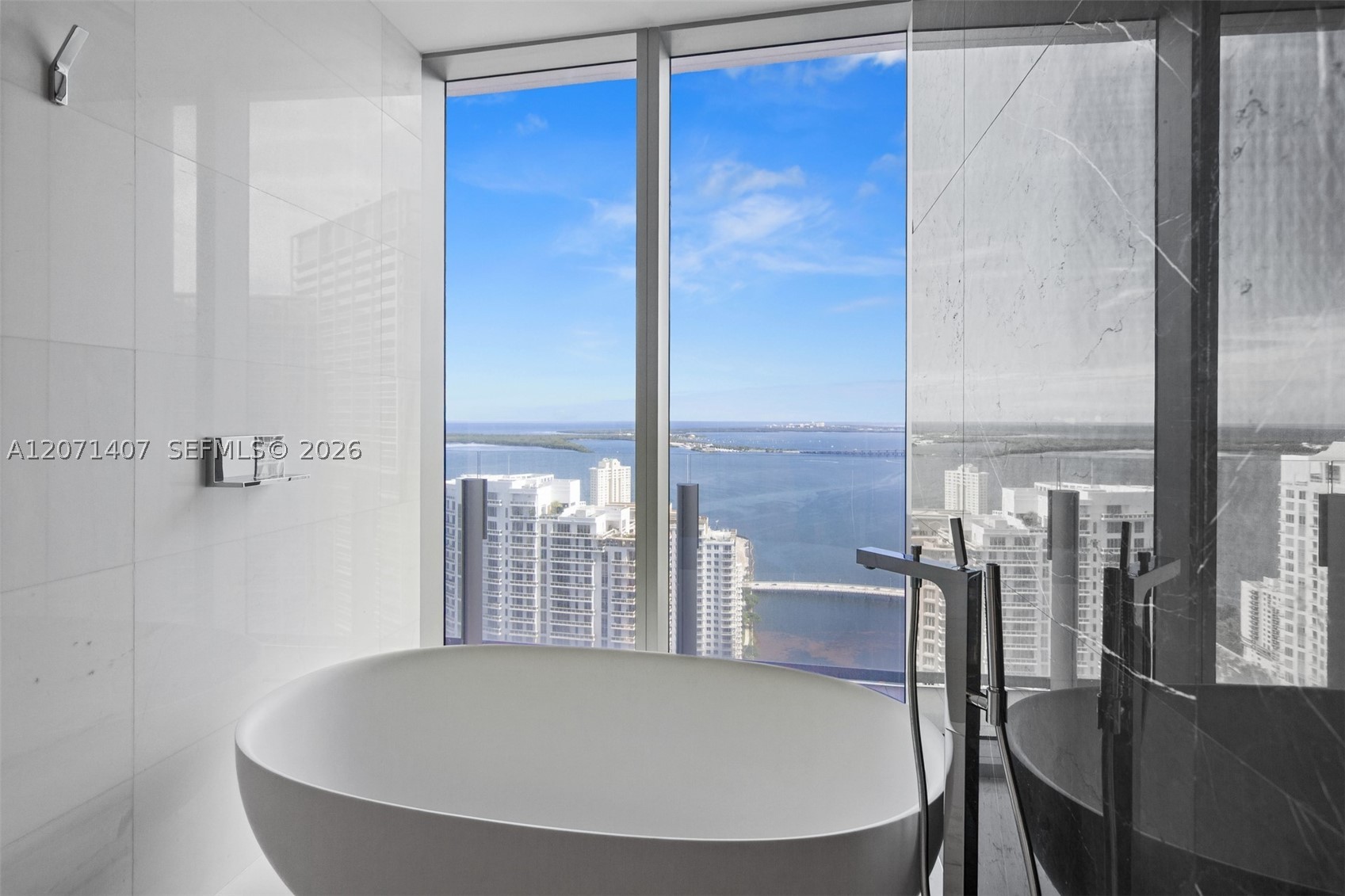 300 Biscayne Boulevard Way #4303C, Miami FL 33131