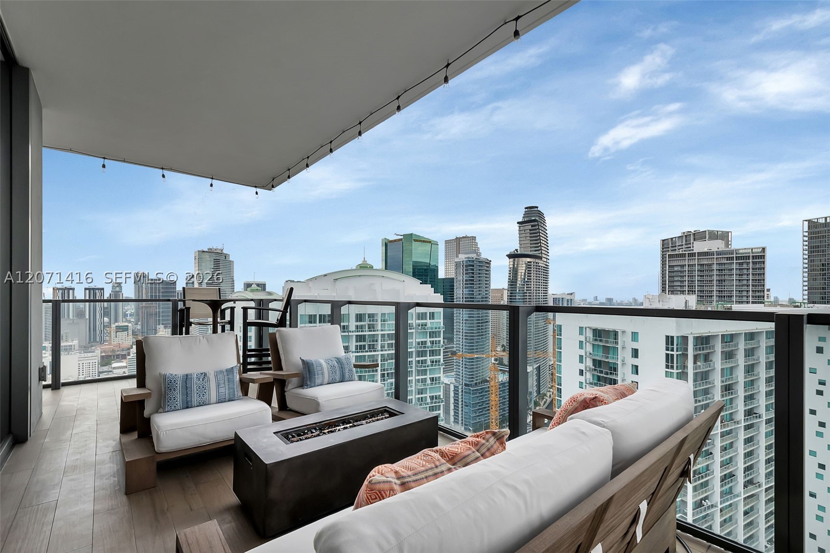 68 SE 6th St #3911, Miami FL 33131