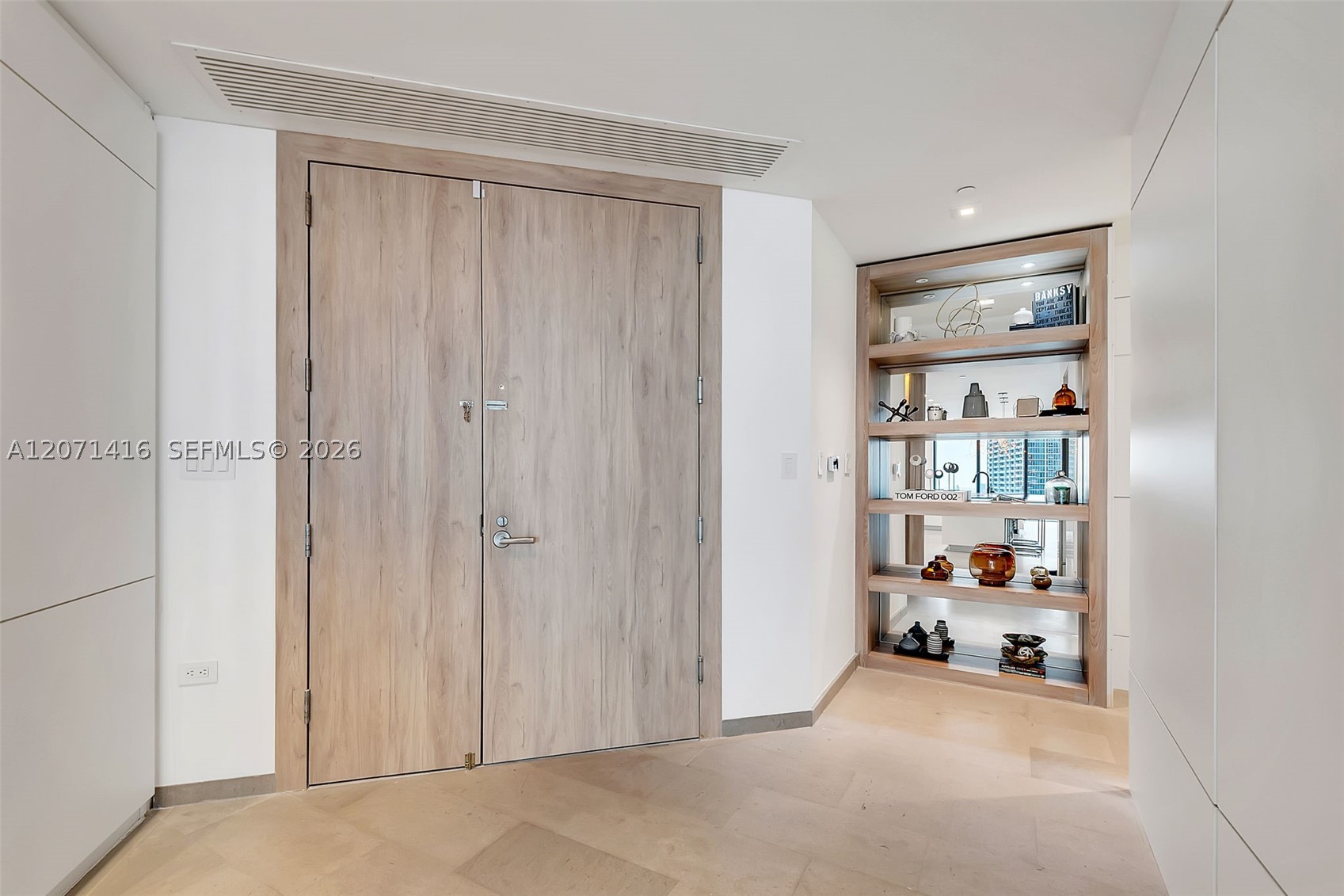 68 SE 6th St #3911, Miami FL 33131