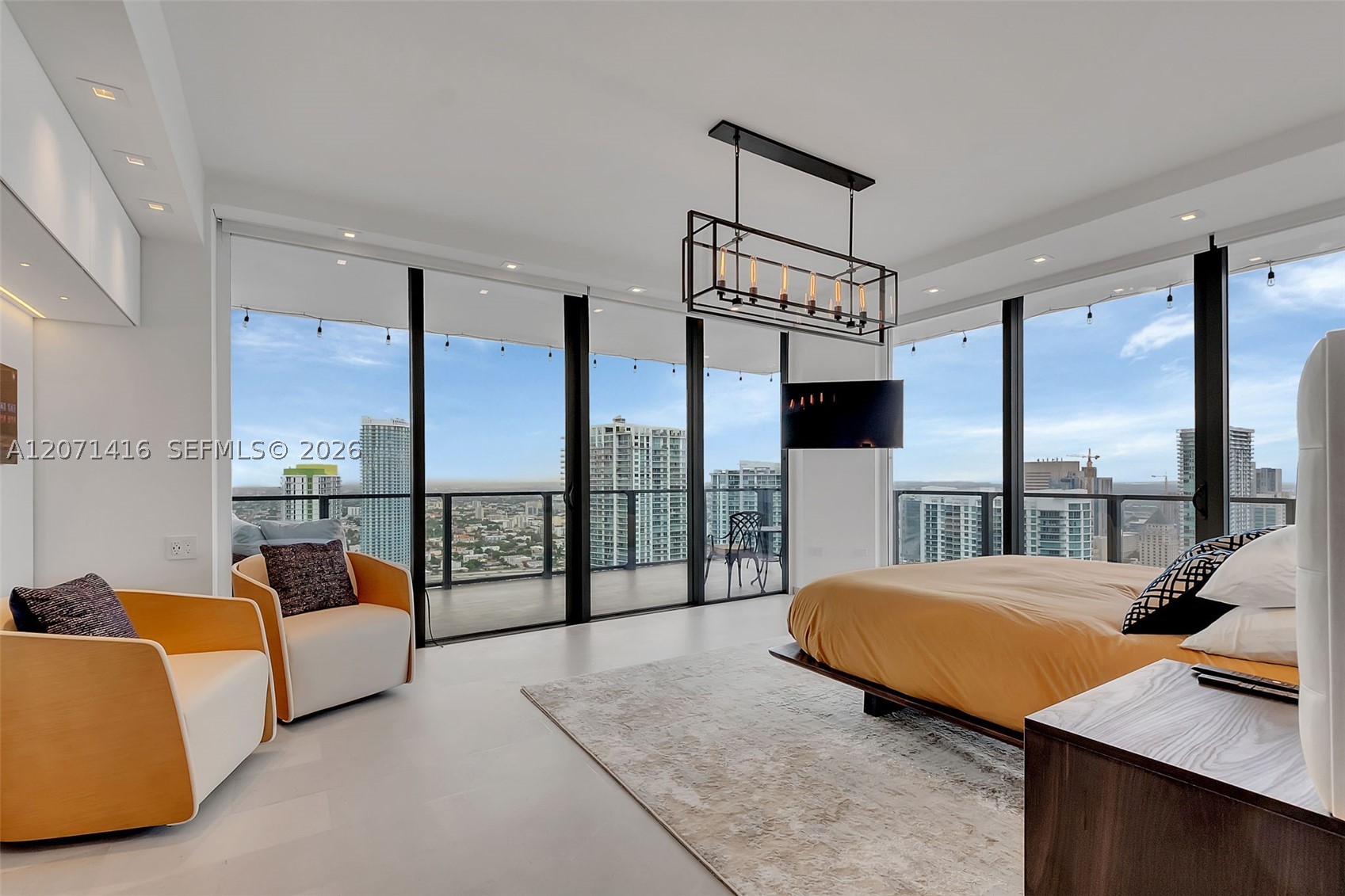 68 SE 6th St #3911, Miami FL 33131