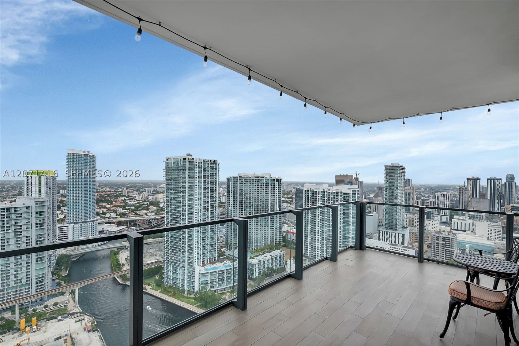 68 SE 6th St #3911, Miami FL 33131